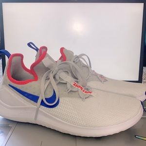 Repost- Nike free size 9